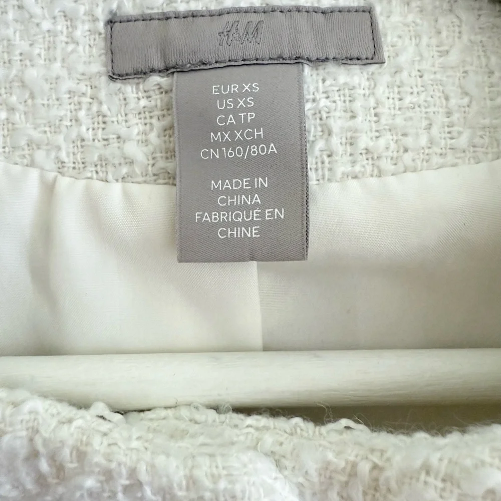 BNWOT Elegant H&M Cream and White Tweed Jacket with Gold Buttons Textured-Weave - Picture 11 of 13